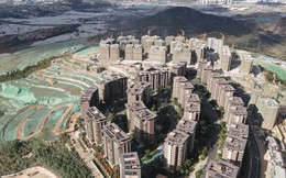 Sốt BĐS, một ngọn núi ở Trung Quốc bị "bê tông hóa" với hơn 1.000 biệt thự và căn hộ: Là công trình xây dựng trái phép, buộc phải dỡ bỏ vì phá hủy môi trường