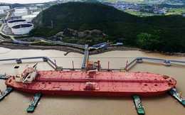 Một quốc gia đang thu gom dầu thô khắp thế giới: thuê hẳn 10 siêu tàu để vận chuyển dầu thô từ Mỹ về châu Á