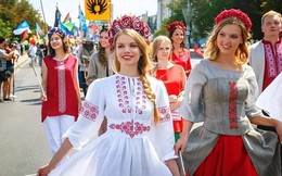 Độc lạ Bulgaria: Xuất hiện ‘ngày hội kén chồng’ để người độc thân kiếm vợ mà chỉ bỏ ra 70 triệu đồng, các cô gái trẻ nô nức tìm chồng