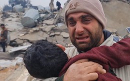 Thảm họa động đất: Ám ảnh ánh mắt bé gái mất cả gia đình