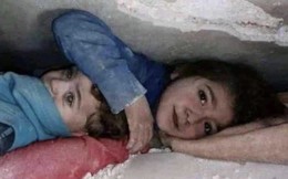 Cảnh tượng cảm động trong thảm họa động đất Thổ Nhĩ Kỳ - Syria: Bé gái che chắn cho em suốt 17 tiếng đồng hồ dưới đống đổ nát