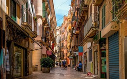 Vì sao các thiên đường du lịch ở Tây Ban Nha trở thành "ác mộng" với dân địa phương?
