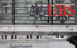 Những điều cần biết về thương vụ lịch sử UBS mua Credit Suisse: Hơn 17 tỷ USD trái phiếu trở nên vô giá trị, ngân hàng mới quản lý 5.000 tỷ USD tài sản