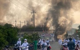 Cháy dữ dội tại công ty bánh gạo One-One rộng hơn 5.000 m2 ở Thừa Thiên Huế
