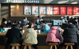 Cơn đau đầu của Starbucks: Khách hàng chỉ 'tự thưởng' ly cà phê giá 100.000 đồng 1 lần/tuần, chịu thua trước những chuỗi bán giá 17.000 đồng/ly