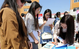 Một trường đại học ở Trung Quốc tuyển nhân viên với lương chỉ hơn 6 triệu đồng nhưng có tới 2000 ứng viên, tỷ lệ chọi lên tới 1:1000, công việc gì mà hot vậy?