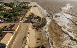 Thị trấn "bị nuốt chửng" hé lộ những thách thức của các quốc gia ven biển trong cuộc chiến với biến đổi khí hậu