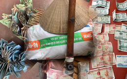 Dỡ nhà cũ, gia đình ở Thạch Thất phát hiện bao tải tiền của cụ bà 90 tuổi để lại, đủ các mệnh giá
