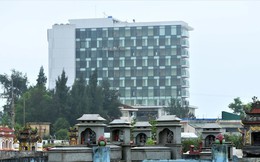 Khu du lịch biển Thiên Cầm: Khi nào hết cảnh khách sạn 'view nghĩa trang'?