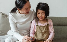 Những gia đình có con thành đạt, cha mẹ thường có 9 điểm chung này