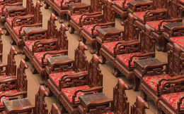 Nhà hát hơn 240 tỉ đồng gây tranh cãi bởi hàng ghế gỗ bề thế tốn kém