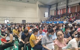 Xếp hàng bốc thăm mua nhà xã hội ở Hà Nội: Chen chân vì quá ít dự án mở bán