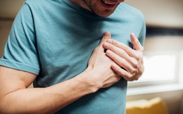 Hít thở sâu bị đau ngực khi nào là triệu chứng của Covid-19?