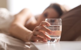 Buổi sáng uống nước khi đói hại hơn nhịn ăn sáng? Muốn sống khỏe cần tuân thủ 5 việc sau khi ngủ dậy