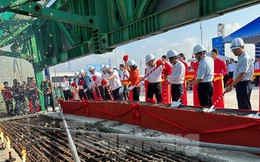 Cầu Vĩnh Tuy được hợp long sau hơn 2 năm thi công