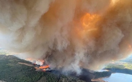 Cháy rừng lan rộng tại Canada, hơn 30.000 người sơ tán khẩn cấp