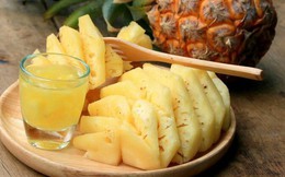 Dứa giàu vitamin C, ít calo lại mọng nước: Rất thích hợp để ăn vào mùa hè nhưng cần lưu ý để tránh dị ứng