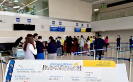 Giá vé máy bay đột ngột giảm giữa cao điểm du lịch hè