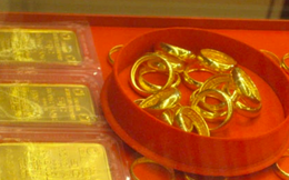 Vừa mua vàng buông tay đã lỗ ngay 1 triệu đồng/lượng