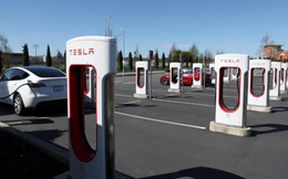 Vừa thoát ế ẩm do mạnh tay giảm giá xe điện, Tesla lại đối mặt với mối nguy mới từ chính việc giảm giá xe