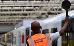 Nghề bật đèn lương 55 triệu/tháng ở ga tàu: Cả đời không lo mất việc