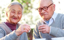 Cặp vợ chồng 100 tuổi tiết lộ bí quyết sống thọ nhờ tận dụng loại thực phẩm mọi người vẫn bỏ đi