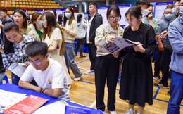 ‘Nỗi khổ’ của sinh viên mới ra trường tại một quốc gia châu Á: Có bằng đại học lương cơ bản…7 triệu, cạnh tranh với 11,6 triệu người khác cũng chưa chắc có việc