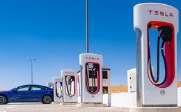 Lo sợ một ngày hệ thống trạm sạc Tesla thống trị nước Mỹ, 7 nhà sản xuất ô tô liền lập liên doanh cung cấp dịch vụ sạc xe điện - liệu VinFast có gia nhập?