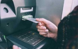 Thẻ ATM bị khóa, có rút tiền, chuyển tiền được không?