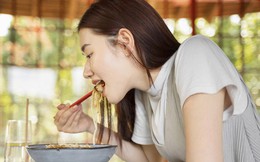 Chuyên gia dinh dưỡng chỉ rõ 7 mẹo ăn uống tránh phá hủy hệ tiêu hóa