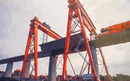 Trung Quốc phát minh ‘siêu cỗ máy’ bất bại, có khả năng xây cầu khổng lồ thần tốc, nâng vật nặng lên tới 1000 tấn, giúp giảm mạnh 20% chi phí thi công