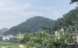 Hàng trăm công trình "xẻ thịt" đất rừng Sóc Sơn, huyện nói do xã "giấu" vi phạm