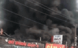 Cửa hàng xe máy bốc cháy dữ dội, cả trăm xe bị thiêu rụi