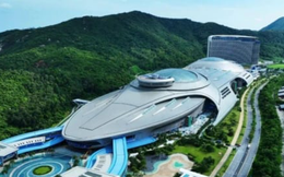 Công viên trong nhà lớn nhất thế giới nhìn như phi thuyền ngoài hành tinh