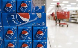 Tại sao PepsiCo vẫn hả hê khi loạt sản phẩm từ khoai tây chiên Lay's, trà Lipton, Pepsi, 7 Up bị ngừng bán tại các siêu thị ở nhiều quốc gia?