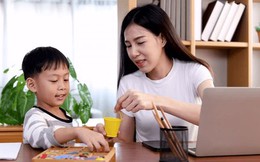 Bà mẹ thạc sĩ ở Hà Nội áp dụng 2 chiêu "thưởng phạt" giúp con tự giác học tiếng Anh: Kết quả bất ngờ sau 15 năm