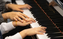 Ngành bán đàn lao đao: Tồn kho hàng chục nghìn piano, lỗ ròng hàng chục triệu USD, bong bóng thị trường vỡ tan