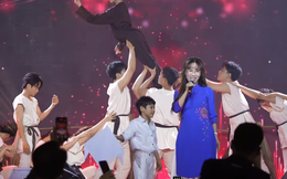 Nữ tỷ phú VietJet Air gây sốt khi hát "Mẹ yêu con" của Anh trai vượt ngàn chông gai trong tiệc cuối năm: Madame "đỉnh nóc kịch trần cỡ" này!