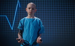 Bé trai đầu tiên trên thế giới được chữa khỏi ung thư não: Kỳ vọng tìm ra lời giải cho căn bệnh nan y