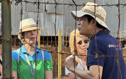 Siêu du thuyền 5 sao đi thăm nhà tù chiến tranh Việt Nam: Xúc động trước câu chuyện của tù nhân