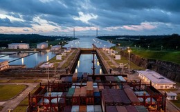 Lượt tàu qua lại giảm gần 1,5 lần nhưng kênh đào chiếm 5% thương mại đường biển toàn cầu vẫn ‘kiếm tiền như nước’: Nguồn thu đến từ đâu?