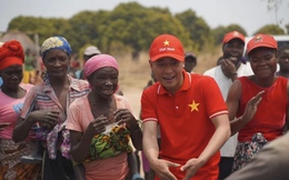 Trước khi mất kênh YouTube, đối mặt tổn thất khủng, Quang Linh Vlogs rực rỡ: Đầu tư 4 tỷ đồng cho trang trại 14 ha ở Angola, làm phó chủ tịch, sánh bước bên hoa hậu Thuỳ Tiên