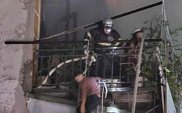 Ba người chạy thoát khỏi đám cháy nhà 6 tầng ở phố Định Công Hạ