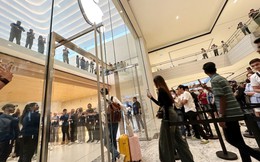 Ngày đầu mở bán iPhone 16 ở Malaysia: Khách Việt áp đảo, có người xách valy từ sân bay đến thẳng Apple Store