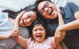 Nghiên cứu Harvard: Cha mẹ nhẹ nhàng, bình tĩnh giúp con vui vẻ, thành công ngay từ điểm xuất phát