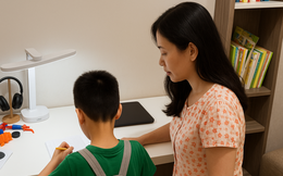 Phụ huynh Hà Nội đăng bài than thở "Khác biệt thế hệ trong nuôi dạy con thật đáng sợ", đọc xong, nhiều người đồng lòng bình luận 1 câu!