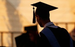 Thế hệ trẻ 'bèo dạt mây trôi' ở Trung Quốc: Tốt nghiệp ra trường đi bán hàng rong, thường xem bói, cầu khấn tâm linh để tìm việc