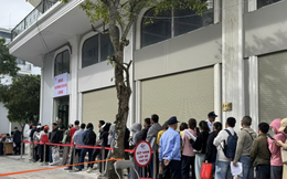 Xếp hàng từ 1h sáng chờ nộp hồ sơ mua nhà ở xã hội ngoại thành Hà Nội
