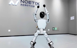 Trung Quốc ra mắt robot hình người giá 36 triệu đồng