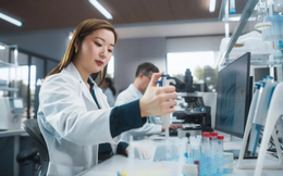 Ngành dược Trung Quốc đang tái định hình bản đồ y học toàn cầu khi phá kỷ lục năm thứ 6 liên tiếp, vượt Mỹ về thử nghiệm từ năm 2023